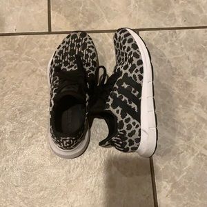 Very stylish leopard sneakers